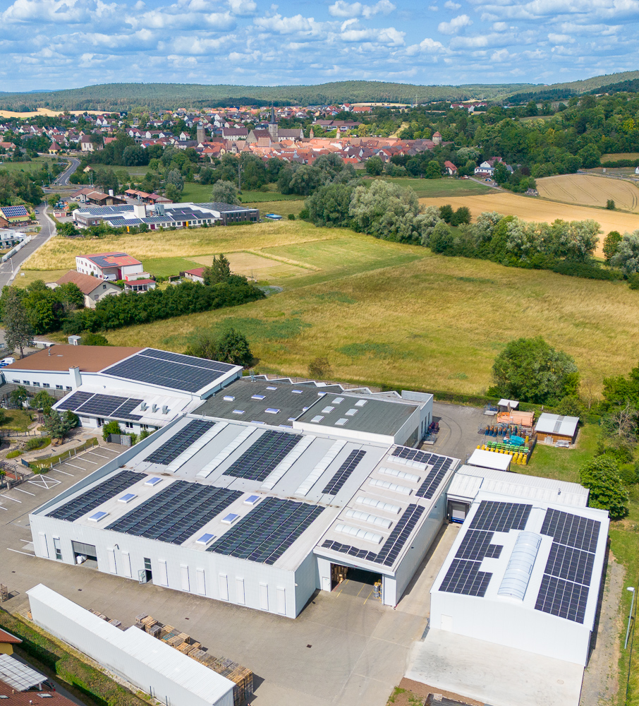 Luftbildaufnahme des Firmenareals der Firma Hoffmann GmbH in Seßlach