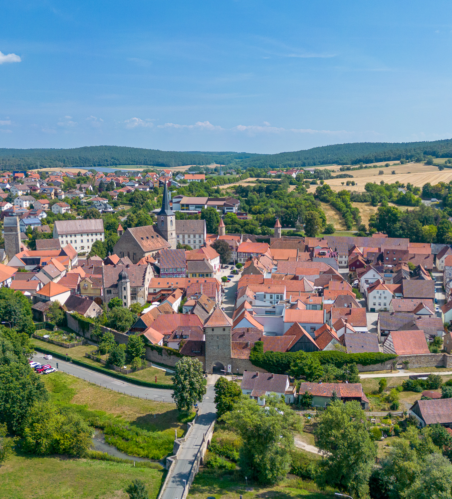 Luftbildaufnahme der Altstadt Seßlach, Blickrichtung Rothenberger Tor